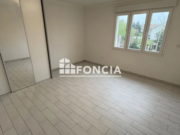 Appartement Location Viry-Châtillon 1p 31m² 699€