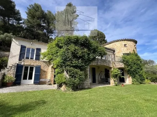 Maison 7 pièces 255 m²
