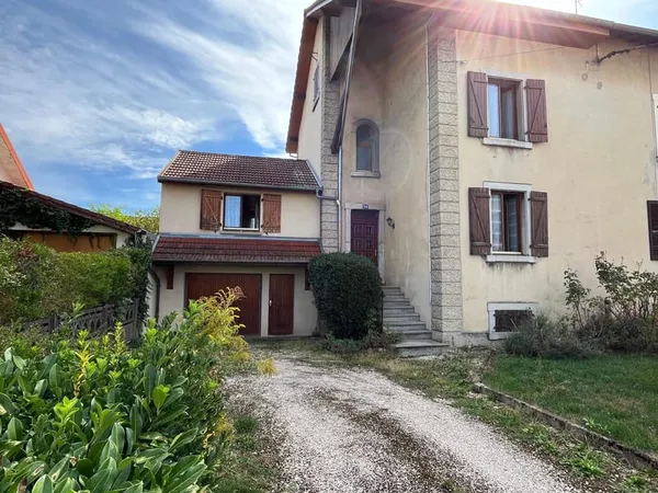 Maison mitoyenne, 104 m2, bel espace de vie