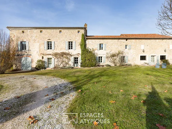 Maison de caractère avec piscine et vue dégagée