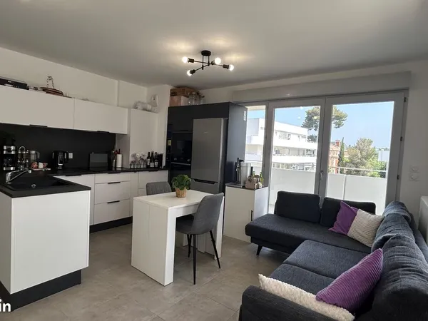À VENDRE - Superbe appartement T3 meublé avec terrasse de 28 m² - St Tronc