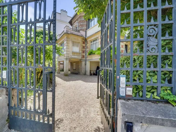Appartement 10 pièces 218 m²
