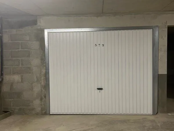 BOX FERMÉ 16 m² - ROQUEBRUNE-CAP-MARTIN / PROCHE MONACO