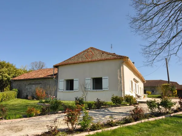 Maison de 120 m² de 3 chambres avec grange de 220m² et jardin de 7830 m²