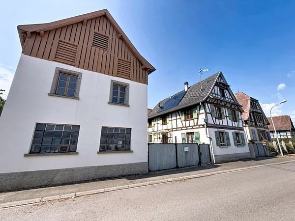 Viager : Ancien corps de ferme à rénover sur un terrain de 1 020 m² offrant un fort potentiel d'amén