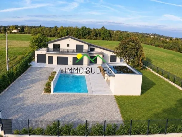 Maison 6 pièces 235 m²