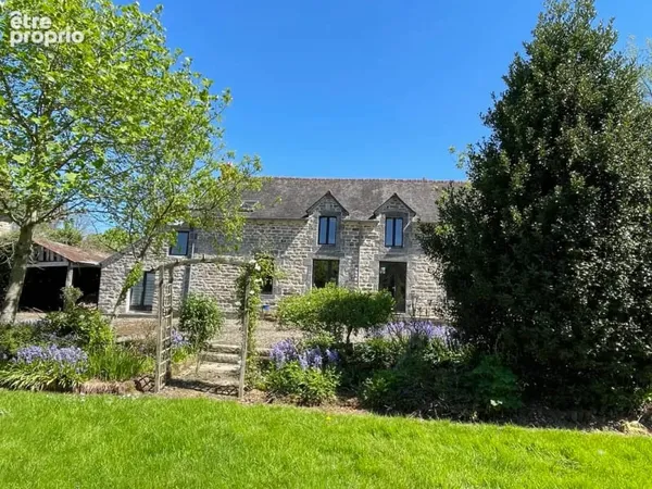 MERDRIGNAC: Refuge familial parfait, une maison conviviale pleine de caractère, Beau jardin nature, 