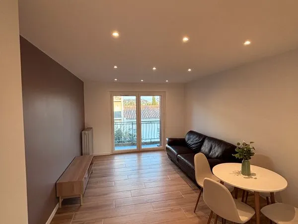 T3 meublé entièrement rénové - 2 chambres - 2 balcons - Marseille 11e
