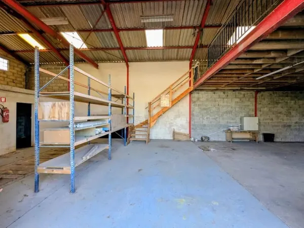 Local 3 pièces 208 m²
