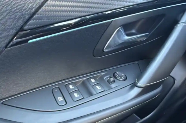 Peugeot 208 electrique 50 kwh 136ch — photo 28