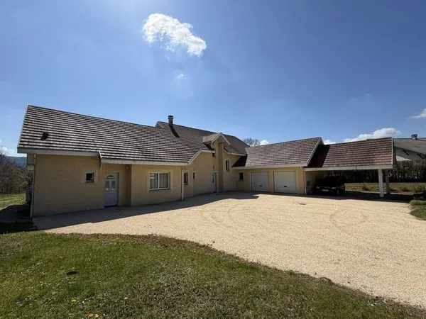 Maison et villa de prestige Vente Saint-Geoire-en-Valdaine 9p 240m² 520000€