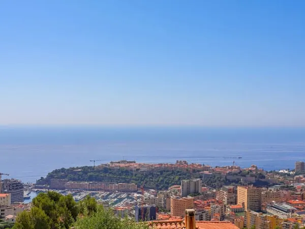 Villa contemporaine avec belle vue mer proche Monaco