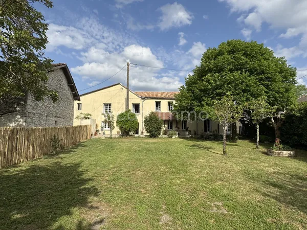 Maison de village, 5 chambres, 3 salles de bains/WC avec un