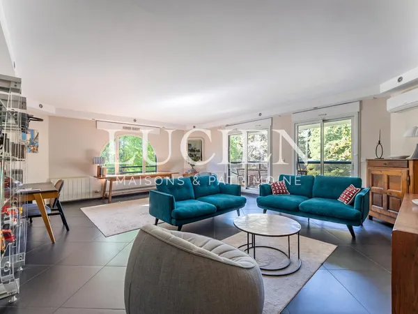 Écully - T5 de 127 m² avec balcon, au calme dans une résidence de standing