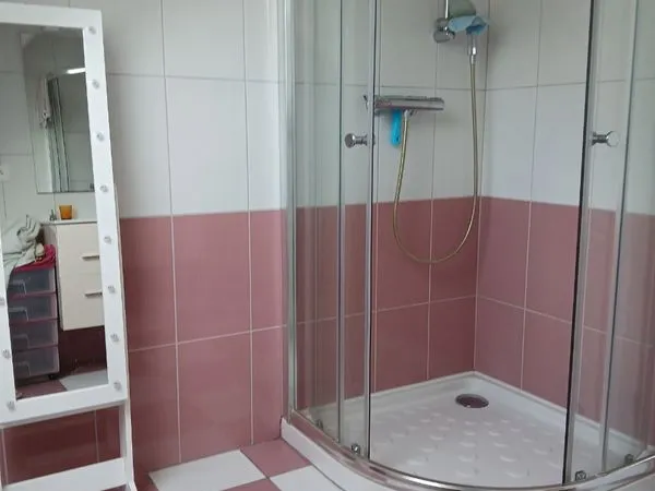 Chambre a louer avec salle d'eau