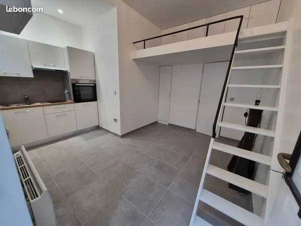 Maison divisée en 6 lots