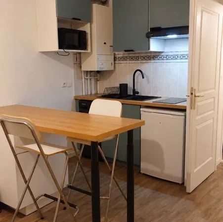 A louer Appartement rénové & meublé, nombreux avantages, T1 Bis 31 m2 situé à Montigny les Metz - Ce