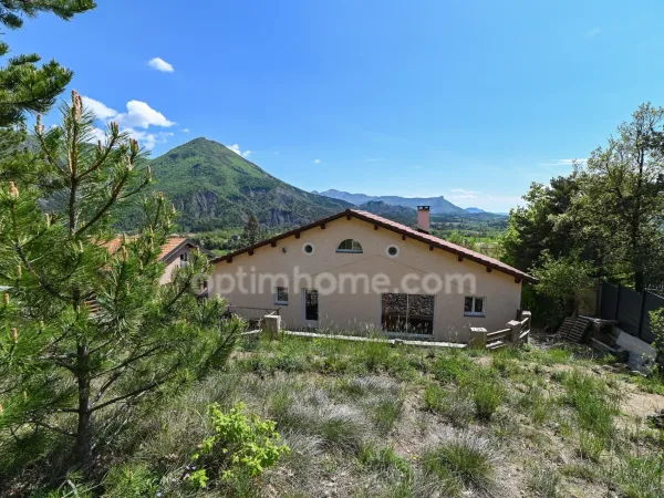 Maison à vendre 7 pièces VEYNES (05)