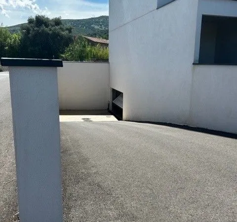 Place de parking en sous sol