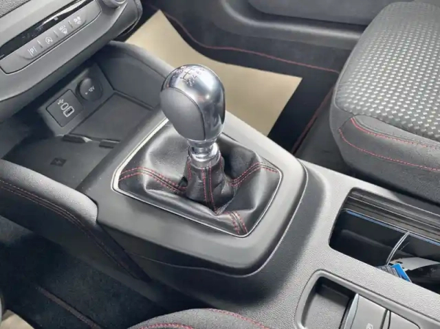 Ford Focus 1.0 flexifuel mhev 125ch st-line x — photo 8