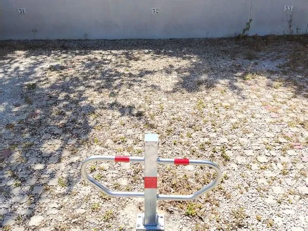 Place de parking extérieur