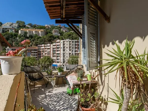 Nice Madeleine, appartement de 4 pièces à moderniser dans jolie maison niçoise