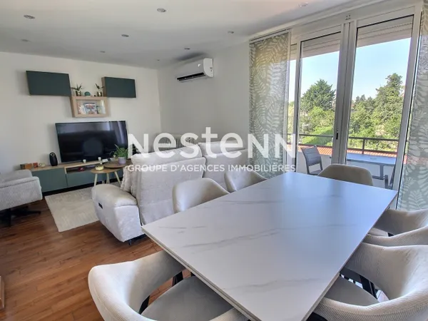 NESTENN VENISSIEUX - VENISSIEUX- SECTEUR CENTRE VILLE- T6- 92m²- METRO - TRAMWAY - BUS - GARE - COMM