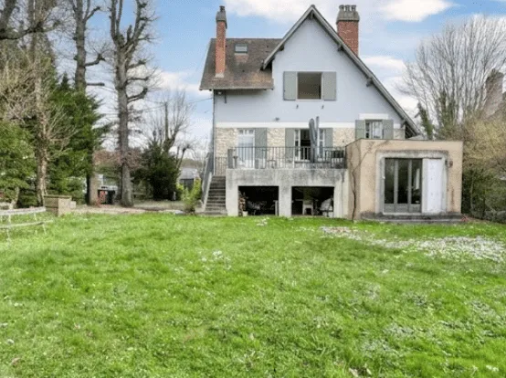 Villa 10 pièces 218 m²