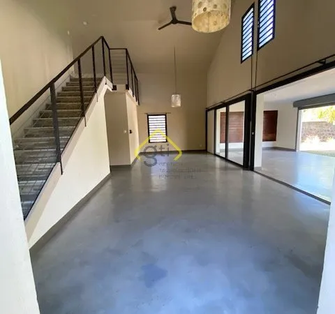 À LOUER VILLA F6 RÉCENTE AVEC VUE MER LA MONTAGNE ENVI