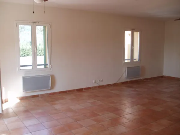 APPARTEMENT 4 PIÈCES + TERRASSE, JARDIN ET STATIONNEMENT DAN