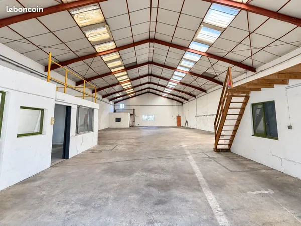 Local industriel 550 m² - Accès camion - Bureaux - Perpignan