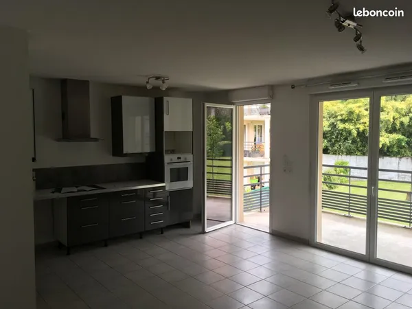 T3 meublé 65 m² avec balcon 10 m², garage fermé et ascenseur