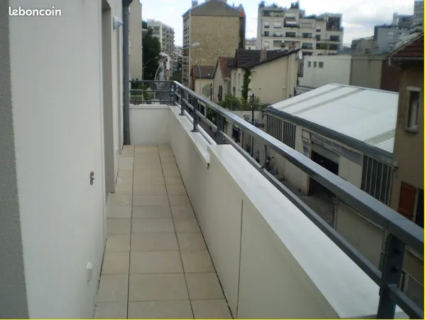2P avec balcon sud très bien placé proche RER La Défense
