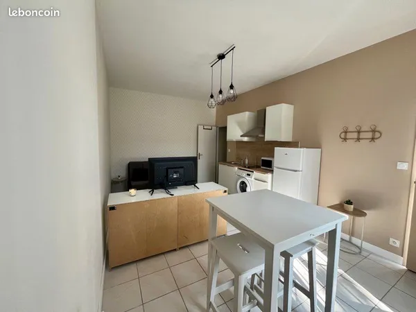 Loue studio meublé 22m2