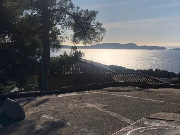 Vends place de parking dans résidence sécurisée mont des oiseaux