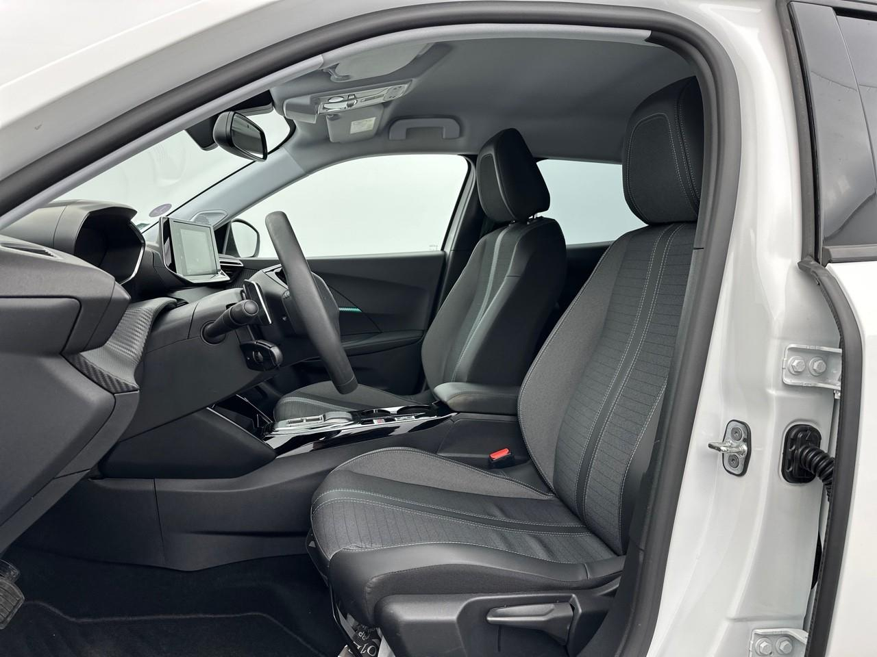 Peugeot 2008 puretech 130 s&s eat8 allure — photo 9