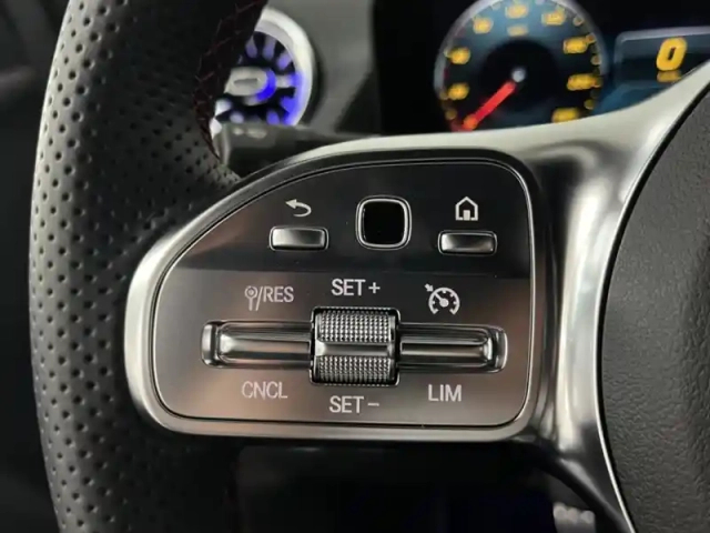 Mercedes Gla 250 e amg line — photo 16