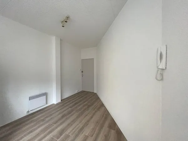 Local professionnel 2 pièces 33 m²