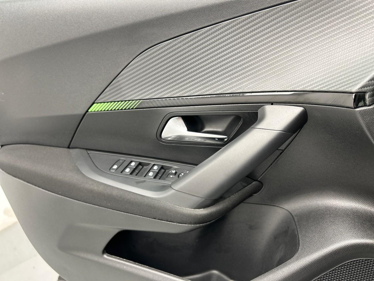 Peugeot 2008 hybrid 136 e-dcs6 active — photo 30