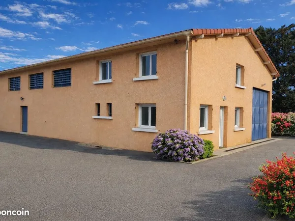 Particulier loue très beau local d'activité + bureaux + stockage + terrain extérieur