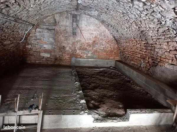 Location : grande cave voûtée 55m² plain-pied (Idéal Vin / Champignonnière)