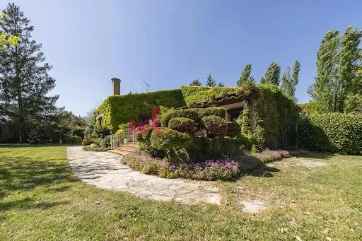 Maison 6 pièces 230 m²