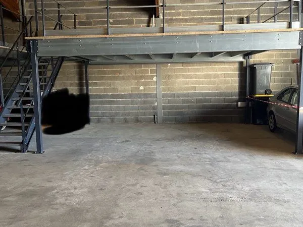 Stockage 25m2 en mezzanine