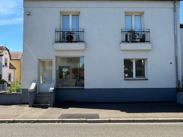Local commercial / bureau rénové avec vitrine - eckbolsheim