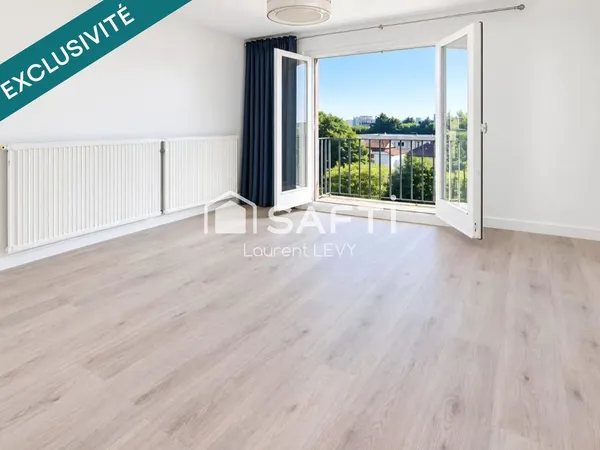 Beau séjour avec balcon, salle d'eau refaite