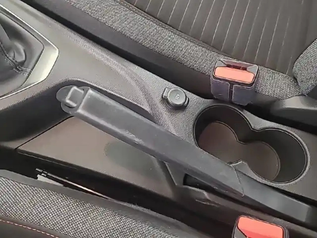 Peugeot 208 puretech 100 s&amp;s bvm6 — photo 22