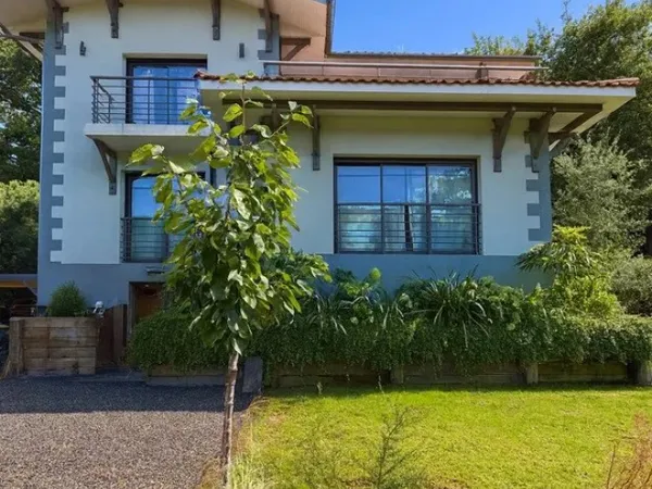 Villa contemporaine tout proche de la mythique plage Pereire d'A