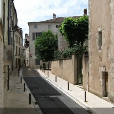 Location meublée T2 37 M2 hyper centre calme de Périgueux