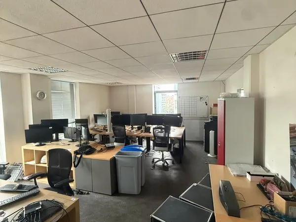 À louer - Plateau de bureaux de 153,8 m² à Montrouge - Parking et accès PMR