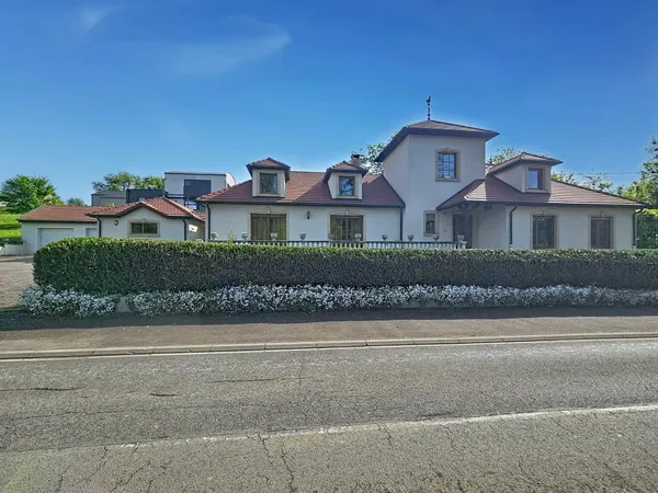 Maison de charme avec de beaux volumes